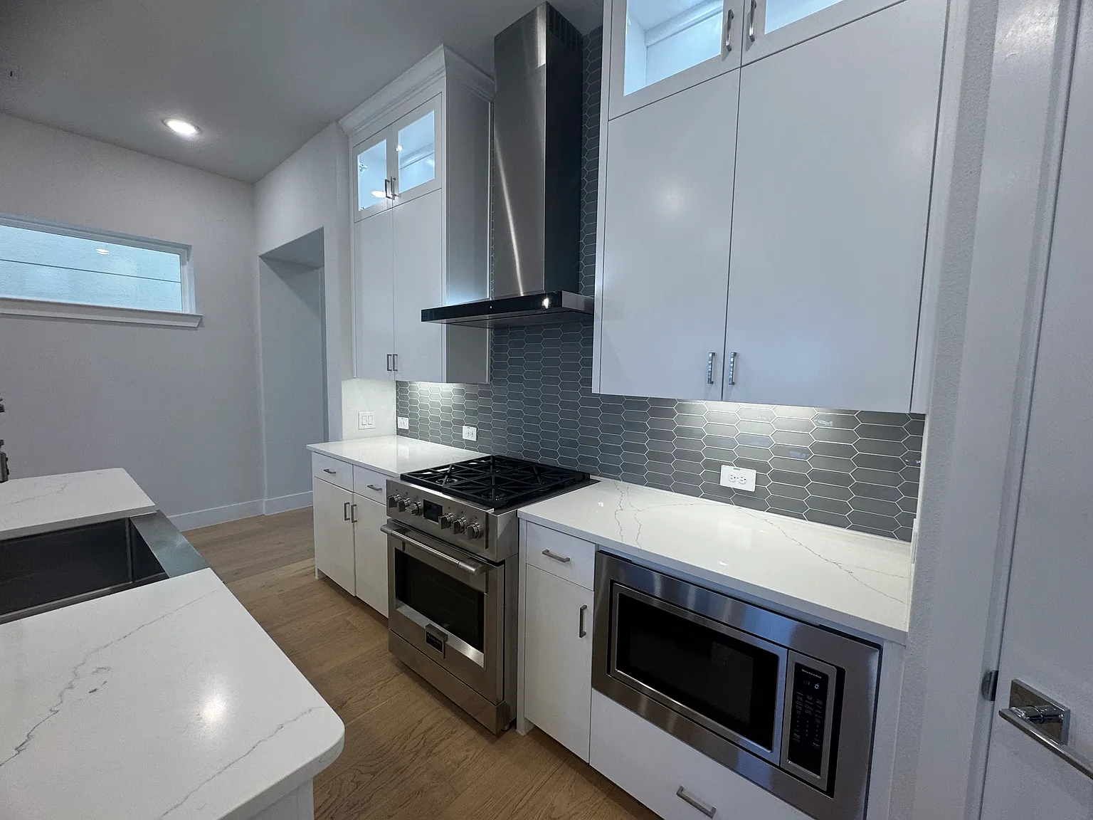 3 bed, 1882 sqft, $3,500 — Photo 3