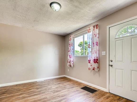 4th image of 871 E North Broadway