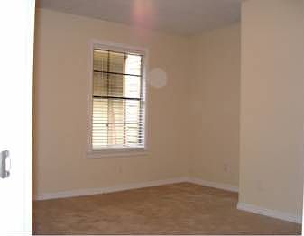 4th image of 415 Lakepointe 105 Dr
