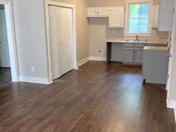 3rd image of 999 Seattle St