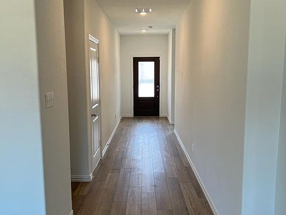4th image of 1114 Mahogany Ln