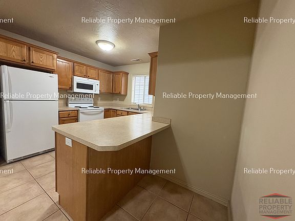 3rd image of 184 Stockham Blvd APT A