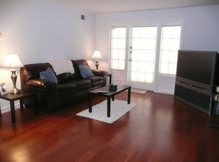 970 Chatham Park Dr APT E, Pittsburgh, PA 15216