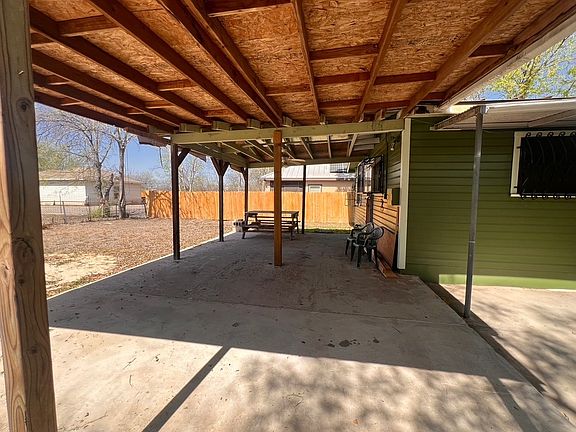 3rd image of 603 SW 38th St