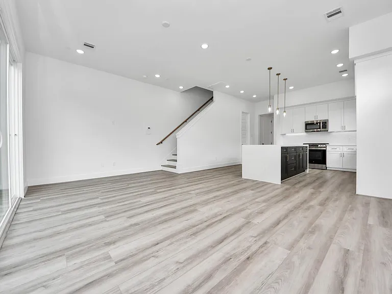2408 Lorraine St — Photo 17