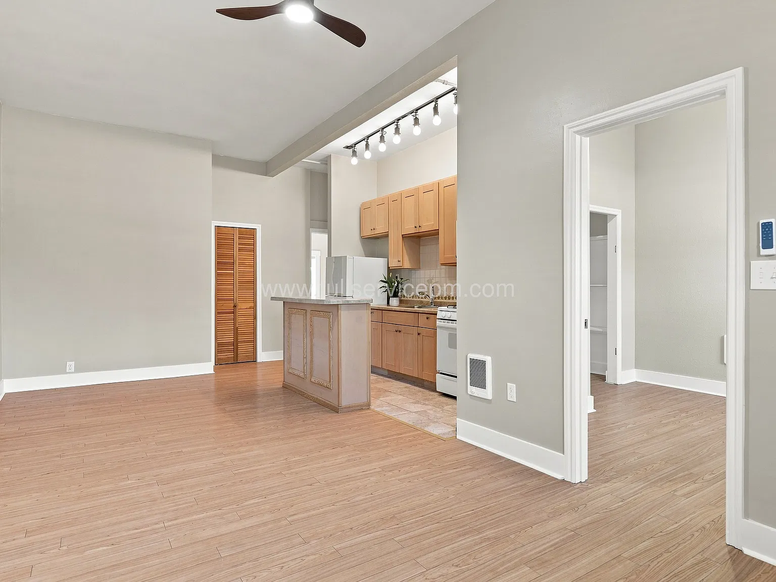 2 bed, 975 sqft, $2,195 — Photo 2