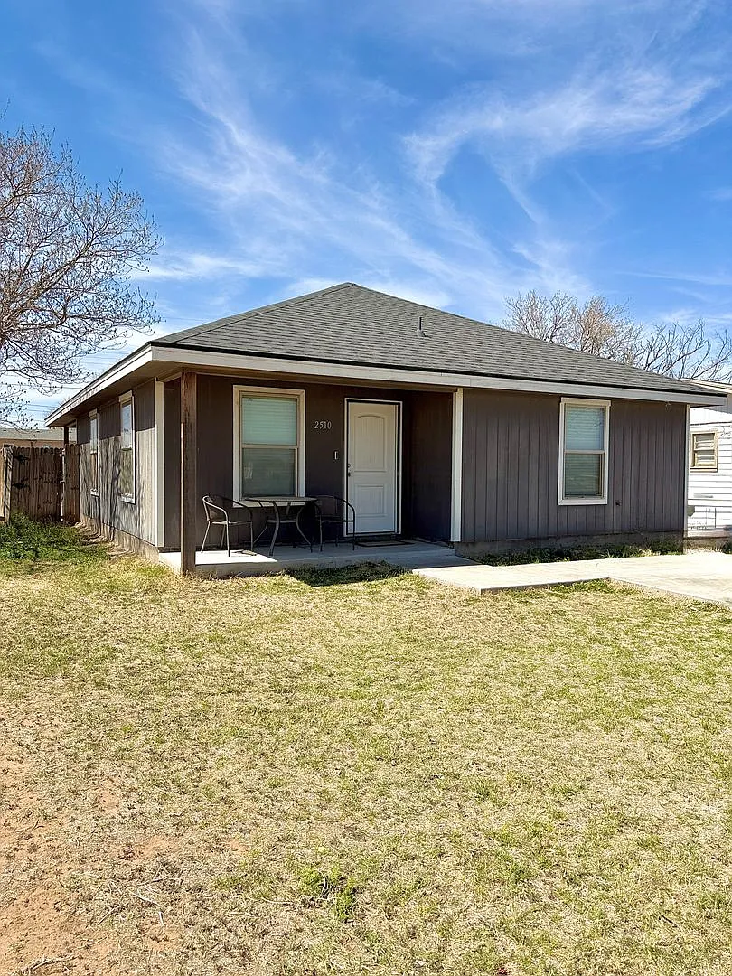 Fully updated 3 bedroom 2 bath corner lot home! - Move In Special 1/2 Off First Months Rent! — Photo 1