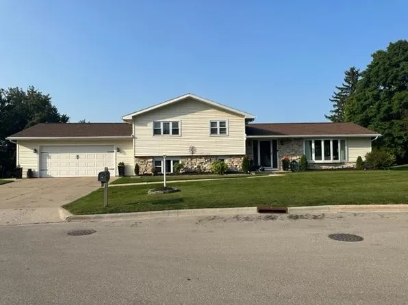 2481 Vagabond St, Green Bay, WI 54302