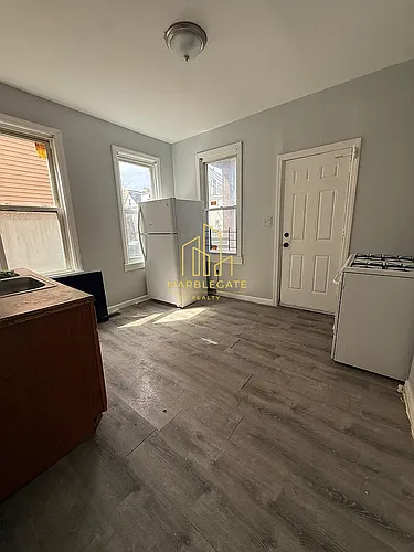 25 Princeton St Photo 1
