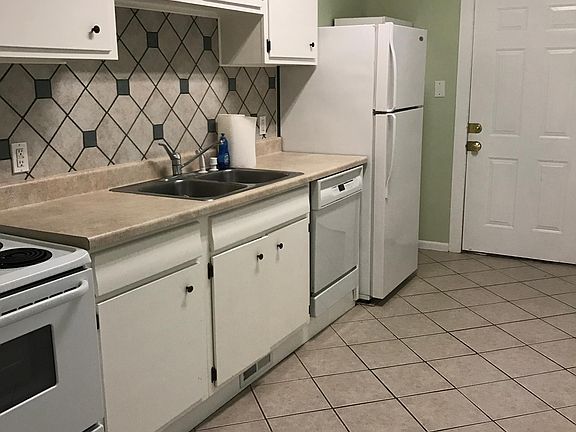 5th image of 213 Pulaski St