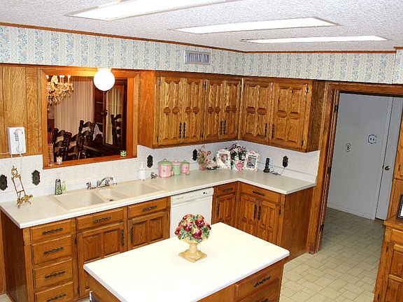 4th image of 200 N Cantebury Ln