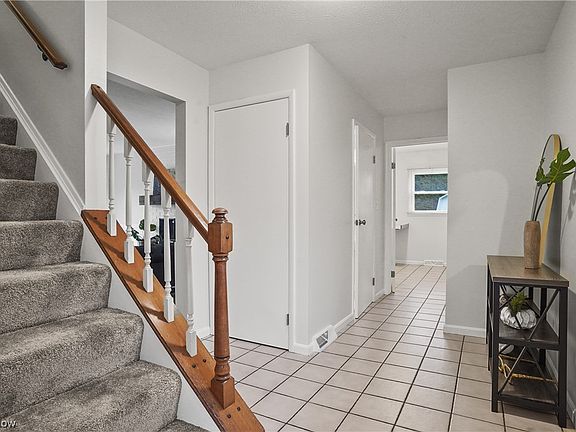 4th image of 578 Sun Valley Dr