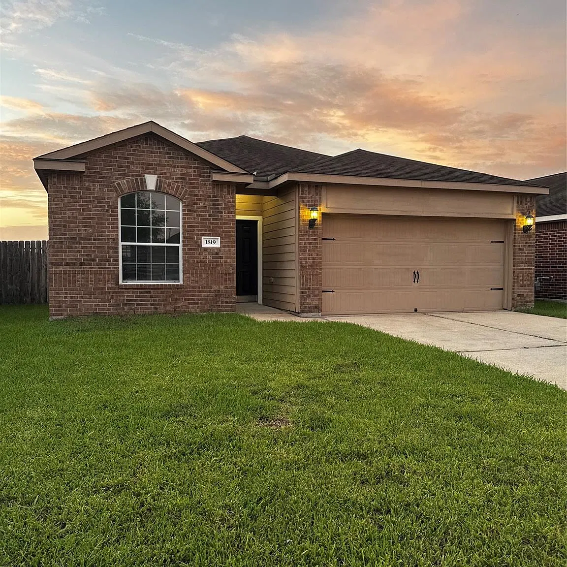 3 bed, 2.0 bath, 1596 sqft, $2,200 — Photo 1