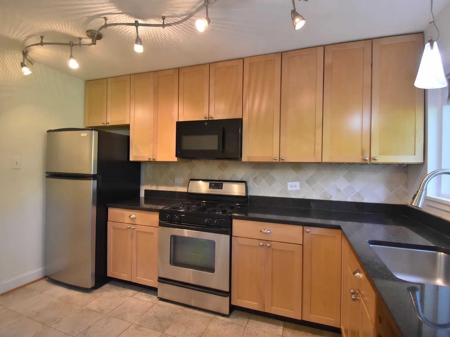 1 bed, 780 sqft, $1,800 — Photo 3