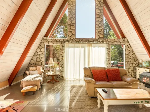 31167 Wild Oak Dr, Running Springs, CA 92382