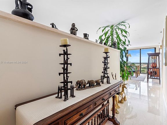 4th image of 19667 Turnberry Way APT 25D