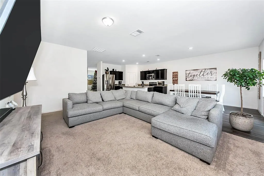 5 bed, 2772 sqft, $875 — Photo 4