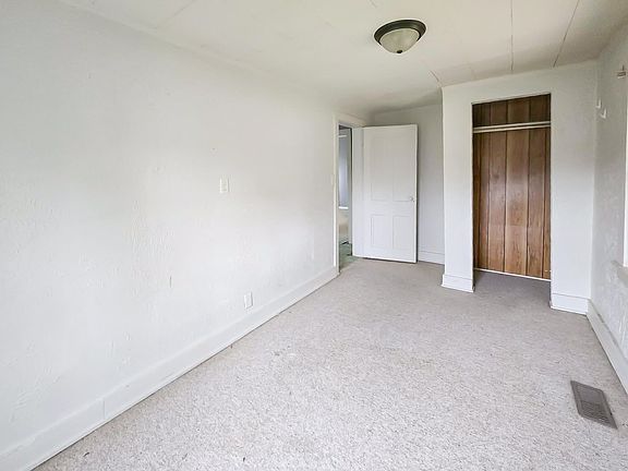 5th image of 310 Maple Street