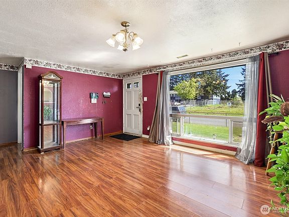 5th image of 10218 47th Avenue SW
