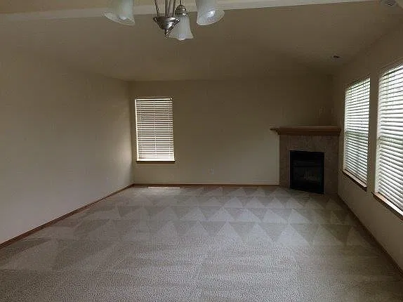 Wonderful Redmond Home with Large Fenced Backyard! — Photo 4