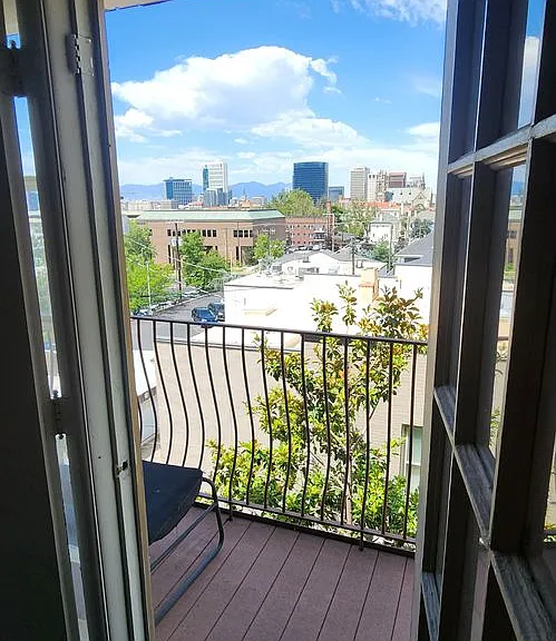 Pollyanna Apartments — Photo 12