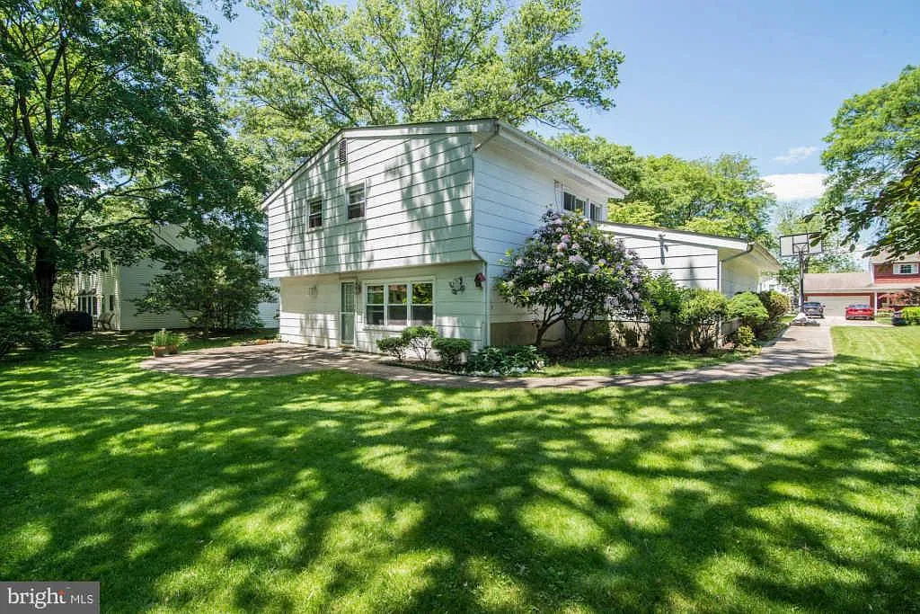 4 bed, 1971 sqft, $3,400 — Photo 1