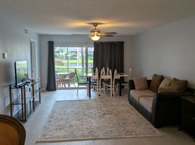 1020 Palm View Dr, Naples, FL