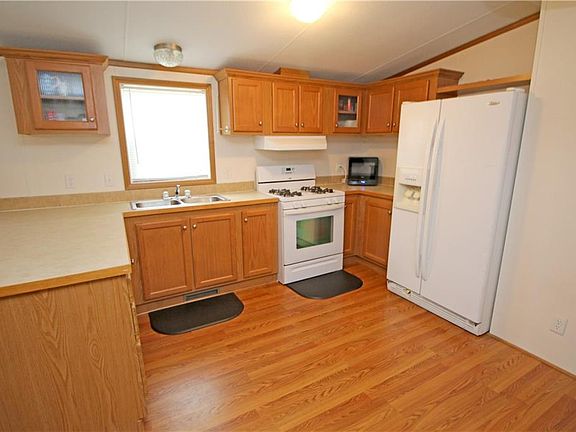 4th image of 571 Bankside Dr