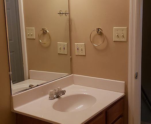 4th image of 112 Mallory Ct APT 2