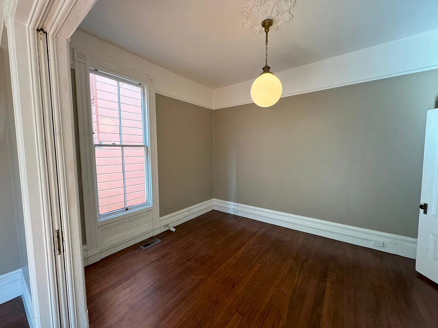 2 bed, 1025 sqft, $5,200 — Photo 4