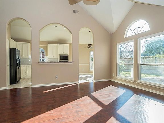 3rd image of 11505 Pheasant Creek Dr