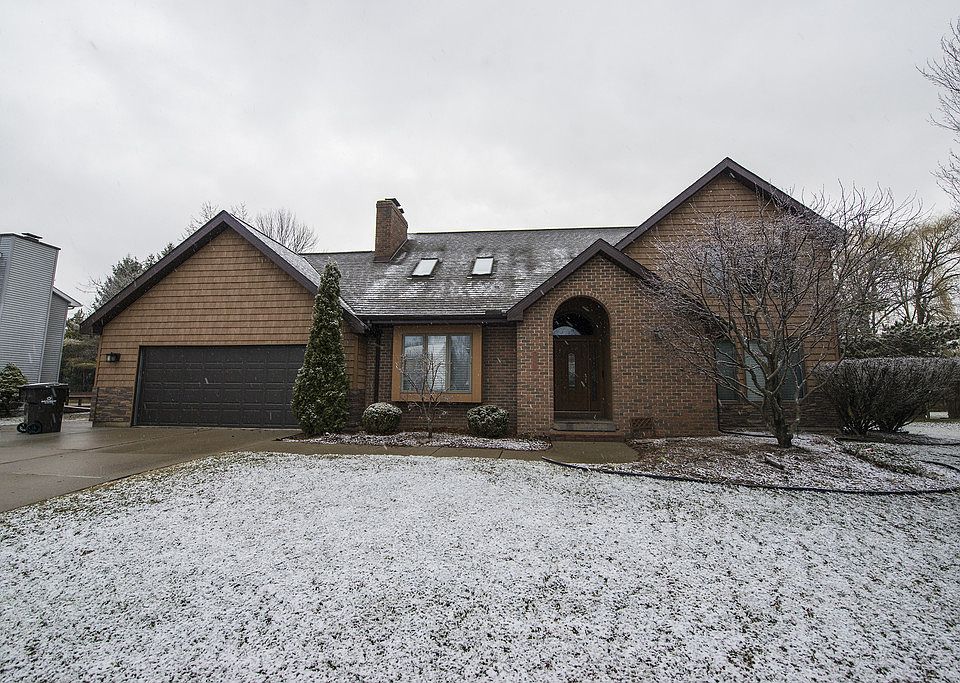 WOAH BABY ON WANETAH! Featuring four bedrooms, three and a half baths, 2,065 square feet with an additional 1,000 square feet in the fully finished basement and several recent upgrades, this move-in ready home has everything you need. Walking distance to Jefferson Middle and Siebert Elementary Schools too! Updates include: brand new granite counter tops, stainless steel appliances, new paint, new hardwood flooring and trim throughout the main level, new wood blinds, new (45x13) cement parking pad, cedar fence, playground and custom tree fort, new sprinkler system, sump pump and professional landscaping. Additional features include: skylights, two level deck, newer roof, Anderson windows, updated lighting and ceiling fan fixtures, and more. Also negotiable are a new hot tub and sauna in the basement. Don't wait, call today for your own private showing!