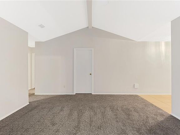 4th image of 207 Moss Hill Dr
