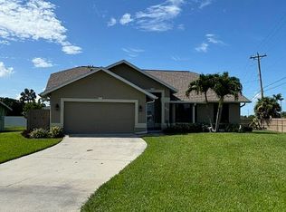 902 SE 28th Ter, Cape Coral, FL 33904