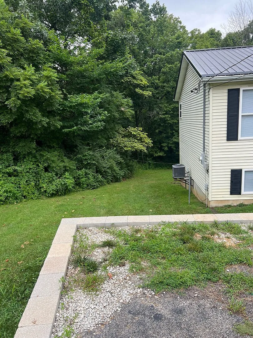 Spacious 4 bedroom Home conveniently located right off of I44 — Photo 2