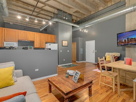 5th image of 1645 W Ogden Ave Unit 336