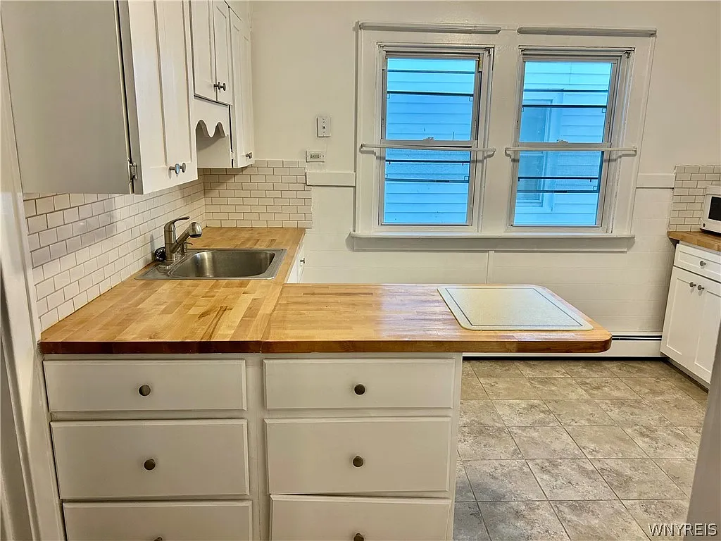 3 bed, 1.0 bath, 2255 sqft, $1,750 — Photo 4