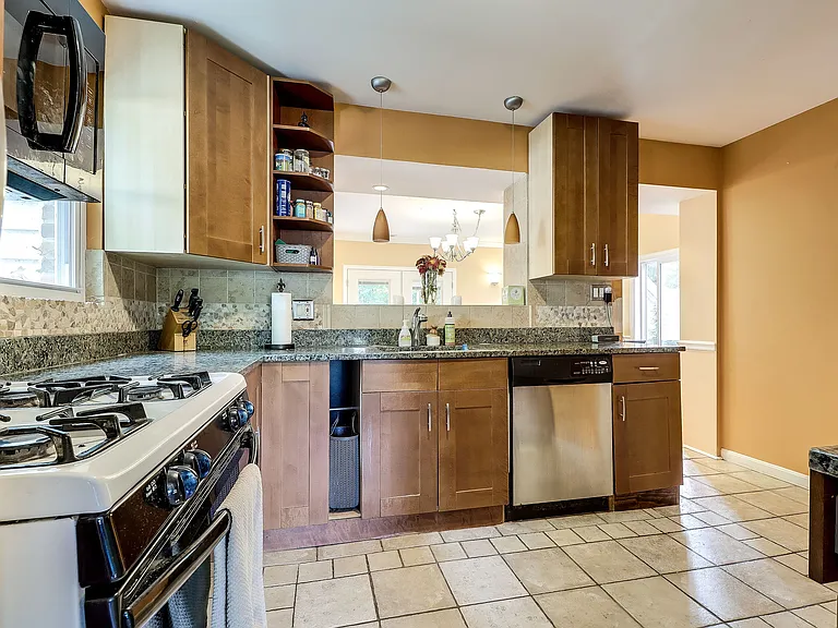 8113 Carlyle Pl — Photo 14