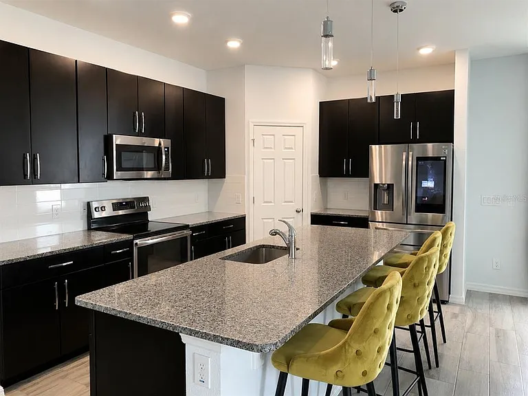 290 Aberdeen St — Photo 3