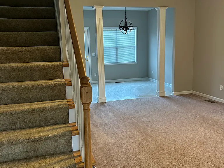 1605 Ridgecrest Dr — Photo 3