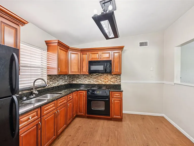 1417 E Harding St — Photo 9