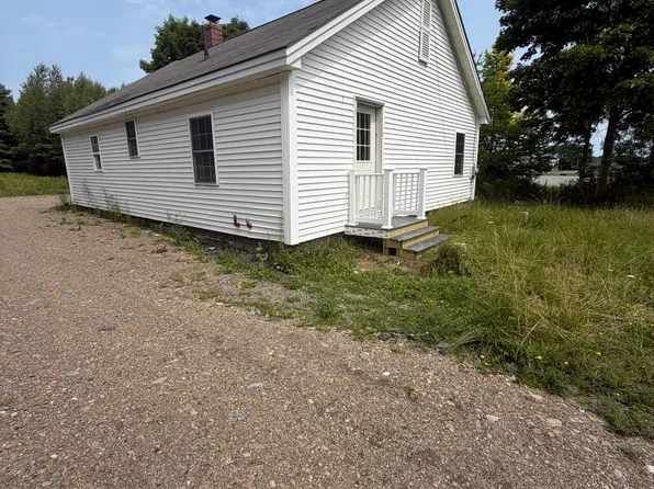 1776 Hammond St, Hermon, ME 04401
