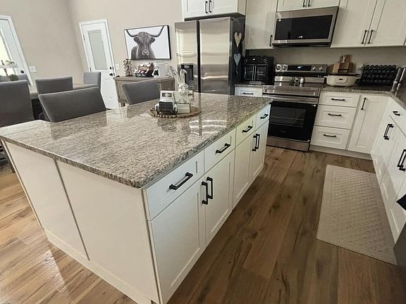 4th image of 194 W Park Cir