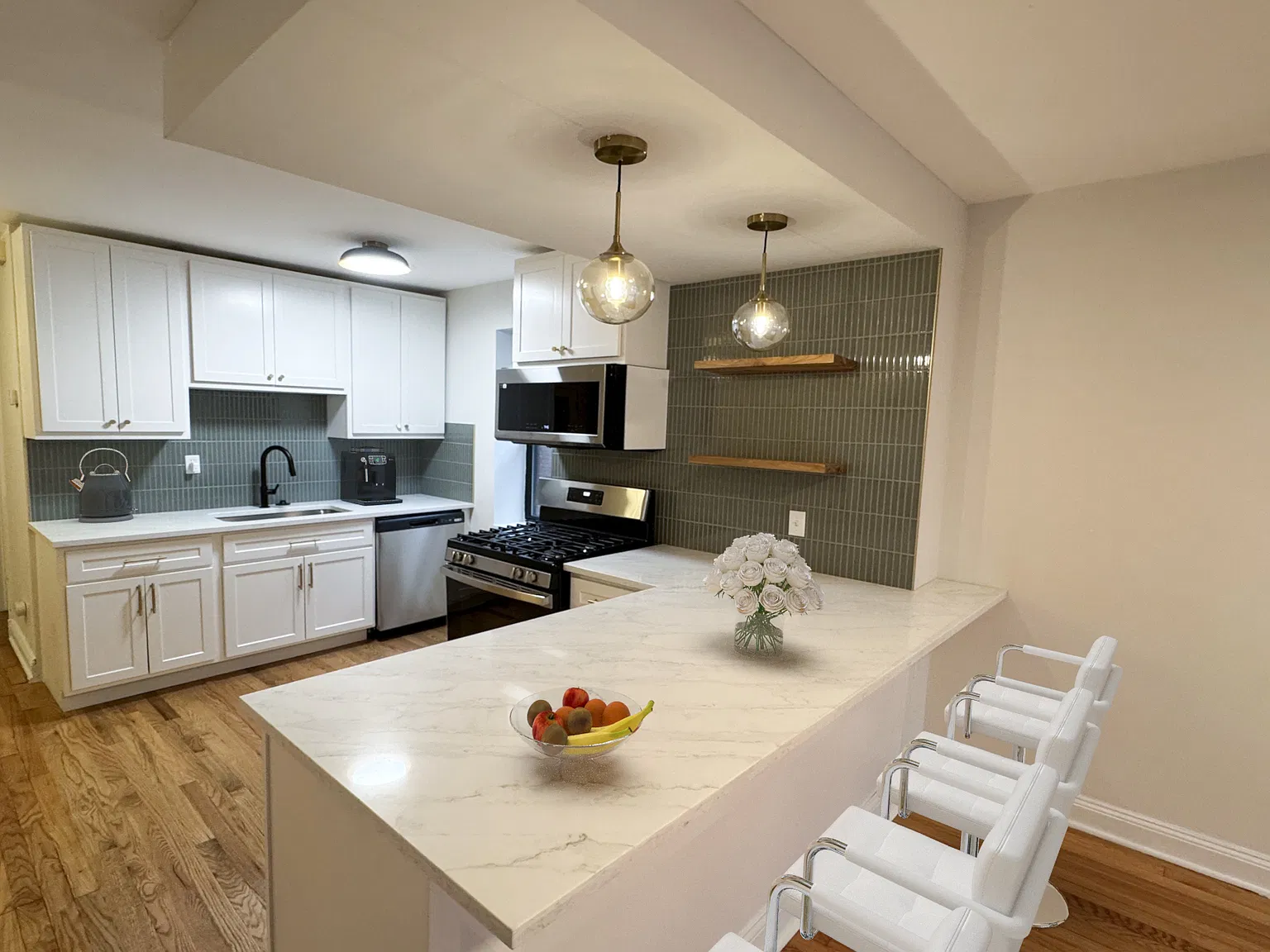 1 bed, 800 sqft, $1,725 — Photo 2