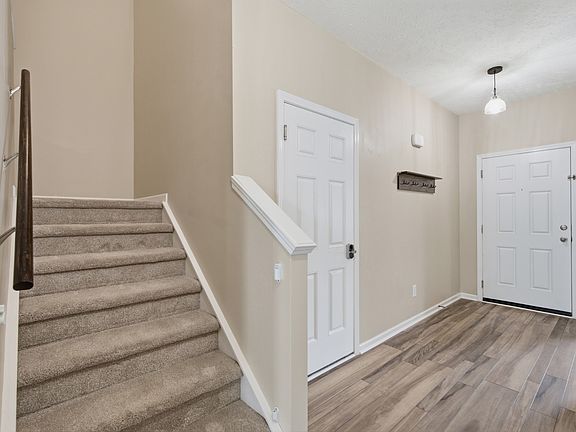 4th image of 384 Owl Dr