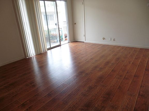 4th image of 200 Avery Ln