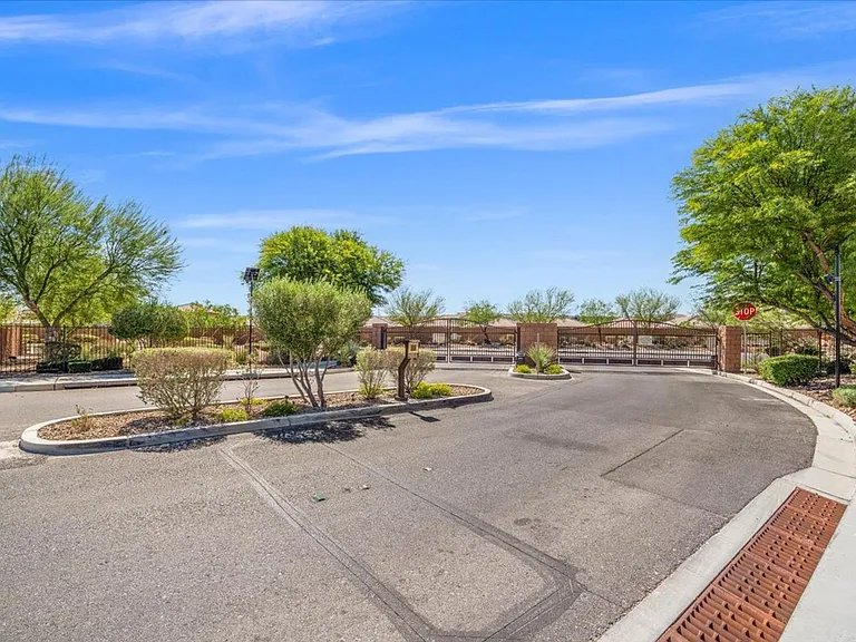 8931 Oreana Peak Ct — Photo 23