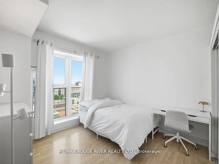 135 James St S #1401 — Photo 12