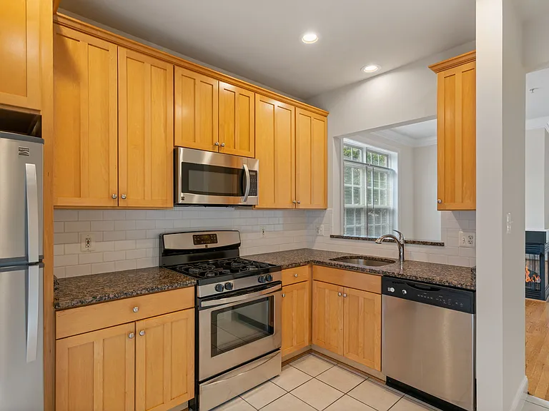 3428 Wilson Blvd — Photo 15