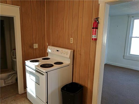 4th image of 1421 Wood Ave